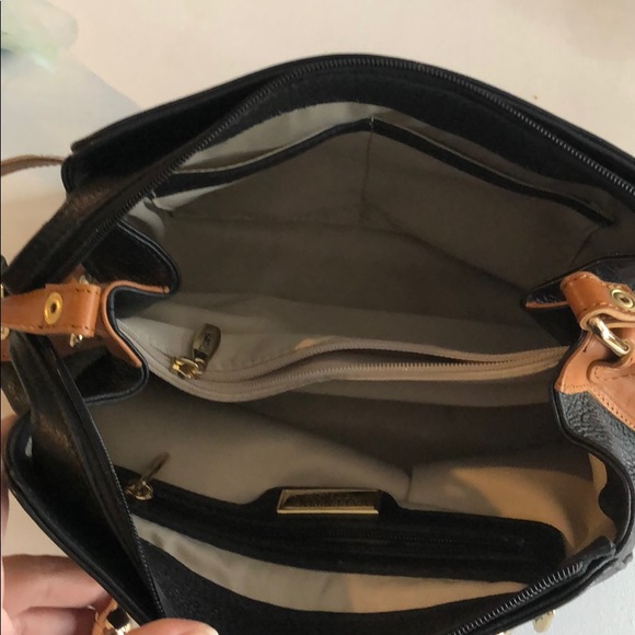 Valentina Italia Leather Handbag - Picture 8 of 8